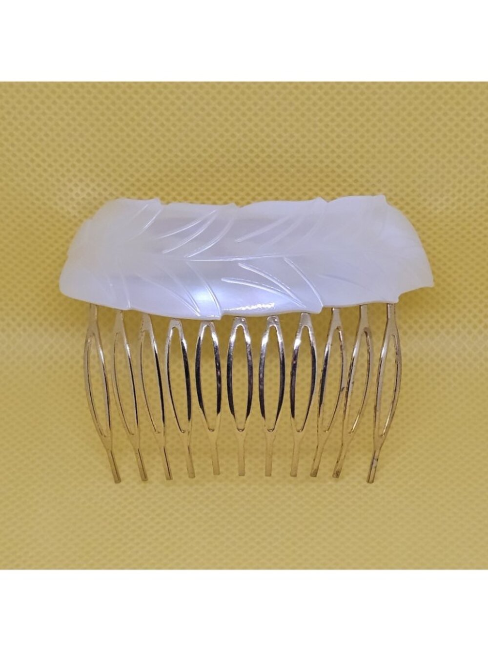 Carved White MOP Mother of Pearl Shell Hair Comb Leaf NEW